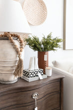 Load image into Gallery viewer, Oakmoss and Tobacco Candle

